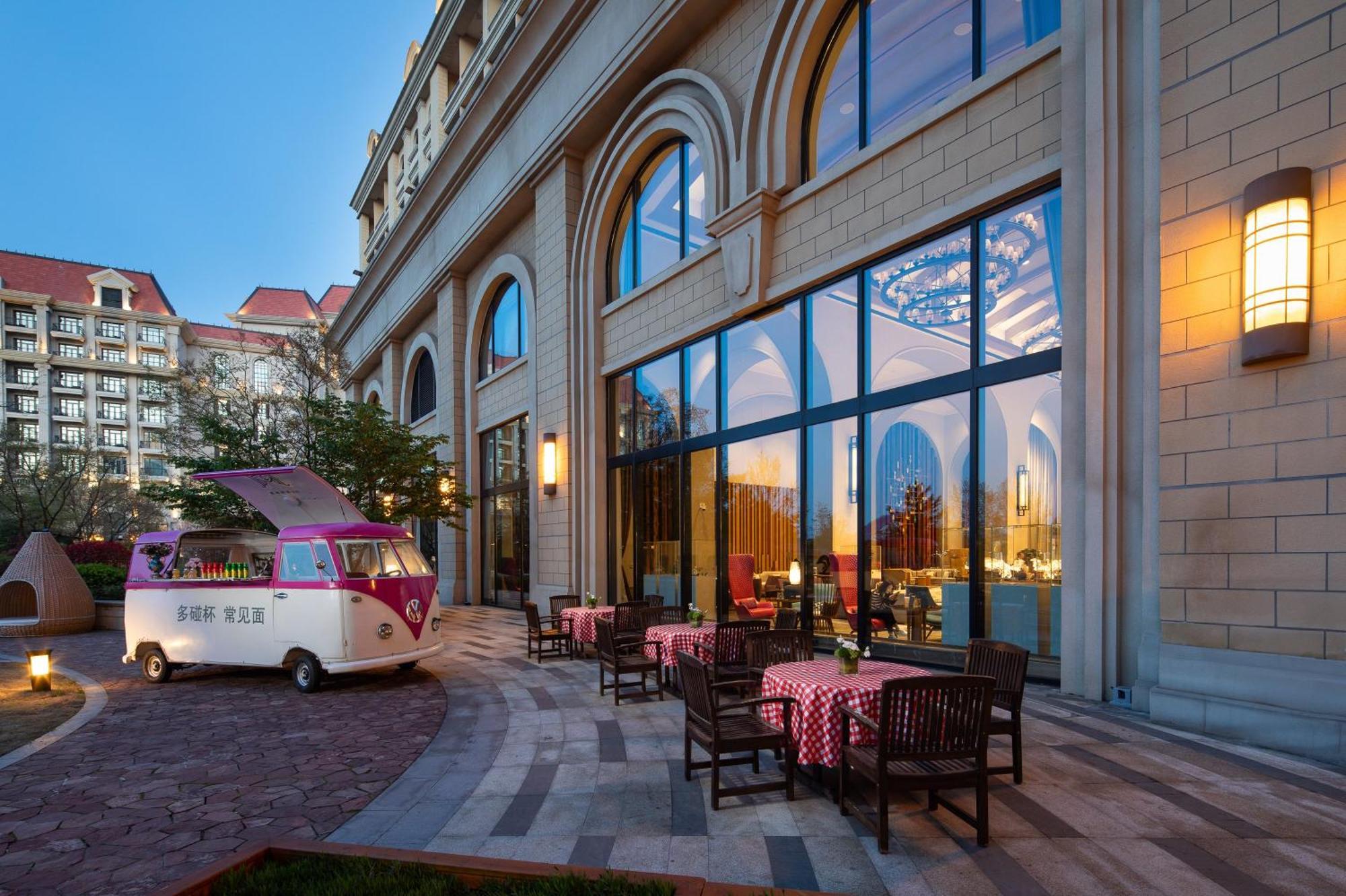 Crowne Plaza Qingdaoorientalmoviemetropolis By Ihg Hotel Exterior photo